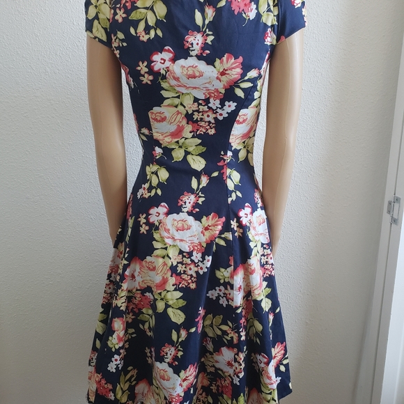 Fit and Flared Floral Summer Dress - Picture 6 of 10